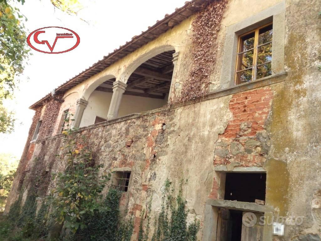 Rustico / Casale di 450 m² con più di 5 locali a L - Vista 2