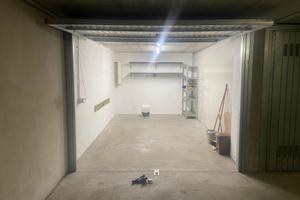 Ampio Box Milano Via Isimbardi