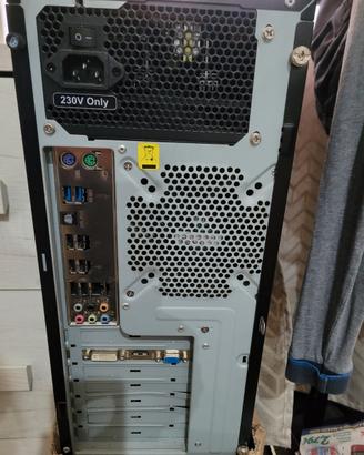 pc fisso core i3 4  gb ram 500 gb hd  