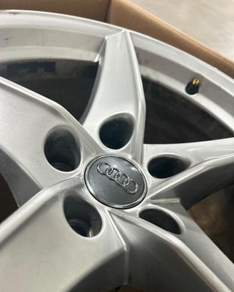 Cerchi originali da 18” per Audi a4 a5 q5