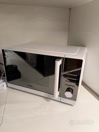 Microonde compatto Koenic moderno