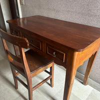 Scrivania antica  e sedia