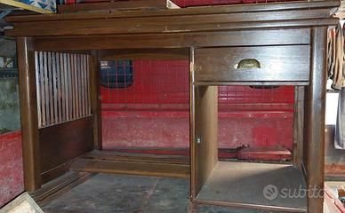 Scrivania in legno