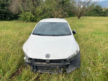 Volkswagen Scirocco incidentata