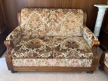 Divano letto e due poltrone