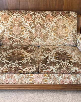 Divano letto e due poltrone