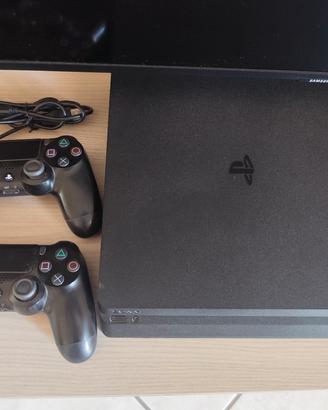 PS4 + 4 giochi + 2 pad