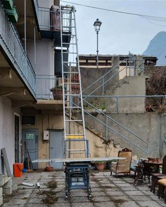 Scala componibile per traslochi