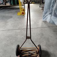 tagliaerba antico a spinta funzionante