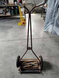 tagliaerba antico a spinta funzionante