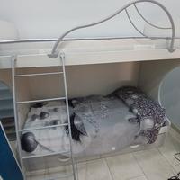 cameretta a castello con armadio