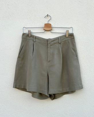 Pantaloncini Stradivarius.