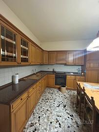 Cucina angolare in legno