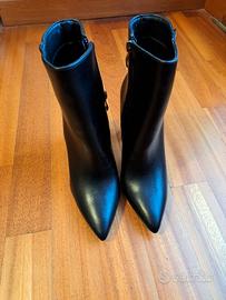 stivaletti con tacco alto 