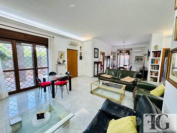 Appartamento di 195 m² con 3 locali e box auto a A