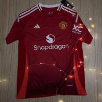 Kit Manchester United 2024-2025