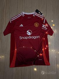 Kit Manchester United 2024-2025
