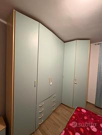 Armadio ad angolo + comodino