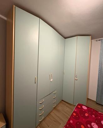 Armadio ad angolo + comodino