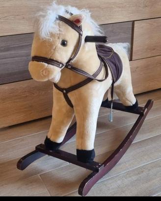 cavallo a dondolo con suoni