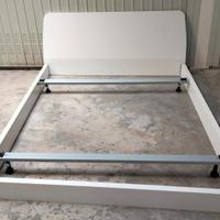 Letto matrimoniale bianco