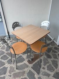 Tavolo con sedie