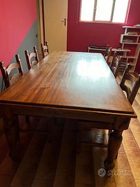 Tavolo in legno massello con 6 sedie coordinate