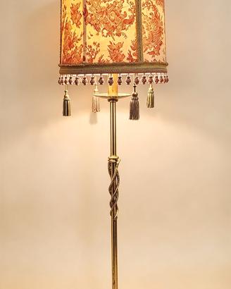lampada da terra in ferro battuto