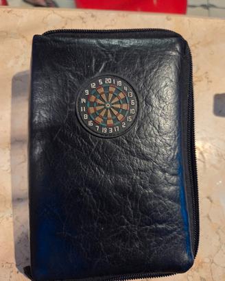 Astuccio in vera pelle con 6 freccette 