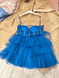 Abito in tulle azzurro perfetto per cerimonie