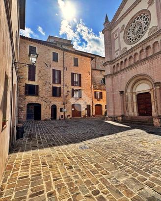 CASA SEMINDIPENDENTE A NOCERA UMBRA