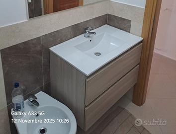 Mobile bagno incluso di lavabo e rubinetteria