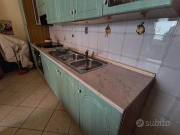 cucina completa di elettrodomestici 