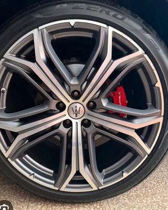 Cerchi 21” + 2 treni Pirelli Maserati Levante