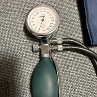 Misuratore di pressione manuale