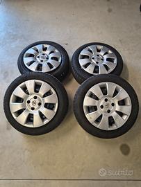 Ruote complete gomme e cerchi per Toyota Yaris