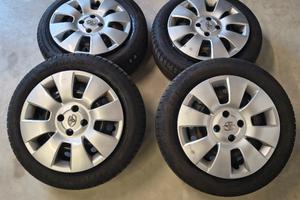 Ruote complete gomme e cerchi per Toyota Yaris