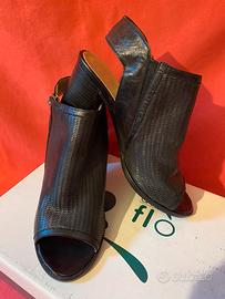 Tronchetto in pelle num 36 o 39