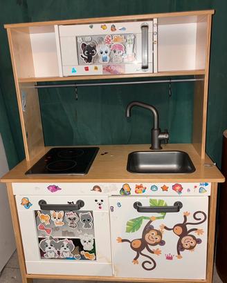 Cucina pe bambina