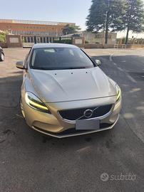 Volvo V40 D2