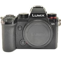 PANASONIC S5 2.751 Scatti