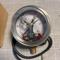 Manometro a contatto elettrico