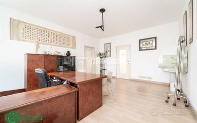 AMPIO UFFICIO IN CONTESTO SIGNORILE NEL CUORE DI M