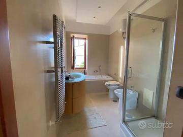 Mobile bagno sospeso