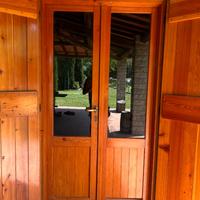 Infissi in legno con vetrocamera e scuri in legno
