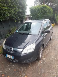 opel zafira 2011