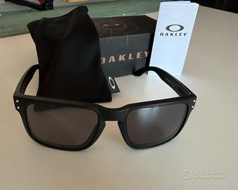 Oakley Holbrook