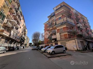 2 LOCALI A NAPOLI