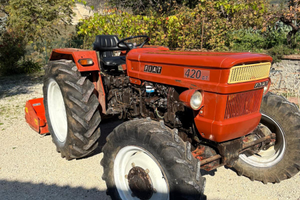 Trattore fiat 420dt con vari attrezzi