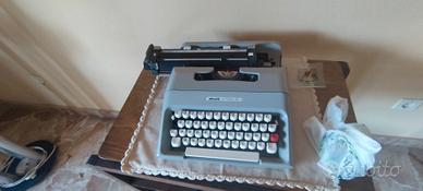 macchina da scrivere Olivetti 